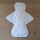 Horváthné Pális Rita e.v. 9422 Harka, Alpesi utca 34 B hello@ritakreativ.hu Patentos fehér mosható Inkontinencia betét 30cm