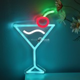 Hűvös jégkék koktélpohár neonfelirat
