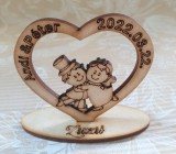 Ifjú pár szívben fából ,Különleges, személyre szabott köszönetajándék és ültetőkártya