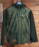 INUIT BELÜL BOLYHOS KAPUCNIS DZSEKI, ZÖLD, 3D VADDISZNÓFEJ DÍSZÍTÉS,