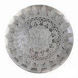 Iris 671891 Fém kerek csipke mintás dekor tálca 33 cm - Ezüst (671891)