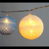 IRIS Gömb alakú 6cm/színes fonott/3m/kék-v.kék-fehér/20db LED-es/USB-s fénydekoráció (104-27) (104-27)