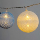 IRIS Gömb alakú 6cm/színes fonott/4,5m/kék-v.kék-fehér/30db LED-es/USB-s fénydekoráció