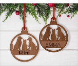 Karácsonyfadísz megszemélyesítve – kutya és macska