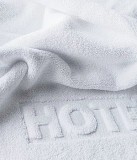 Kartaltex Kádkilépő - 50x70 cm - HOTEL felirat - Fehér- Frottír - Szállodai minőség