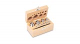 KERN súlykészlet precíziós mérlegekhez 1 g - 200 g fa dobozban, OIML F2 súlyosztály