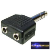 Két db 3,5mm-es sztereó jack aljzatból - 6,3mm-es sztereó jack dugó.