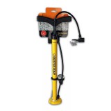 Kézi pumpa nyomásmérővel – univerzális, 62 cm, 4 Bar – PRO-Sport