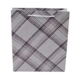 Kockás ajándéktasak többféle változatban 26x32x10cm 32637