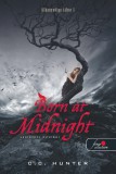 Könyvmolyképző Kiadó Kft. C. C. Hunter: Born At Midnight - Éjfélkor született - Keménytábla - könyv