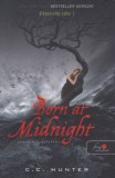 Könyvmolyképző Kiadó Kft. C. C. Hunter: Born At Midnight - Született éjfélkor - Puhatábla - könyv