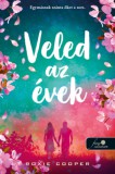 Könyvmolyképző Kiadó Kft. Roxie Cooper: Veled az évek - könyv