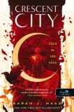 Könyvmolyképző Kiadó Kft. Sarah J. Maas: Crescent City - Föld és vér háza - puha kötés - könyv