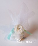 Köszönetajándék cukrozott mandulával fehér tüllbe csomagolva