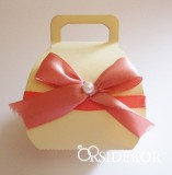 Köszönetajándék-doboz több színben cukrozott mandulával, csokiszívvel