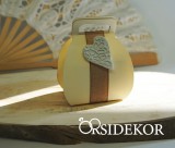 Köszönetajándék-doboz több színben, cukrozott mandulával, csokiszívvel