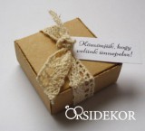 Köszönetajándék-doboz vintage stílusban