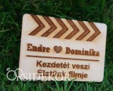 Köszönetajándék esküvői hűtőmágnes fából filmes