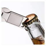 Kulcstartó kocsi érmével és sörnyitóval