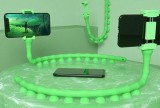 kütyübazár Tapadókorongos, flexibilis kukac telefontartó Zöld