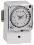 LEGRAND 049926 Falon kívüli analóg fagymentesítő napi programkapcsoló