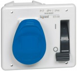 LEGRAND 057300 P17 Tempra Pro beépíthető csatlakozóaljzat reteszelő kapcsolóval IP44 230V 16A 2P+F