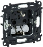 LEGRAND 753020 Valena InMatic 2P+F dugalj csatlakozóaljzat mechanizmus gyermekvédelemmel, rugós vezetékbekötéssel