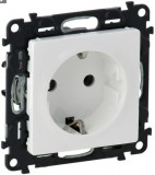 LEGRAND 753121 Valena Life 2P+F dugalj csatlakozóaljzat gyermekvédelem nélkül, rugós vezetékbekötéssel fehér