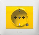 LEGRAND 771047 Galea Life 2P+F dugalj csatlakozóaljzat gyermekvédelemmel, irányfénnyel, sárga
