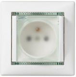 Legrand 774220 Valena fehér 2P+F csatlakozóaljzat csapófedéllel
