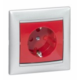Legrand 774327 Valena reteszelt piros betéttárcsával 2P+F csatlakozóaljzat (774327)