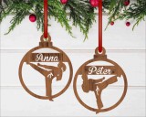 Lézervágott fa karácsonyfadísz megszemélyesítve – karate mintával