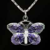 Lila lepkés óra nyakláncon