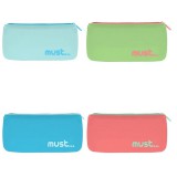 Luna Must: Élénk színű szilikon tolltartó négyféle változatban 20x10cm