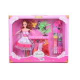 Magic Toys Öltöztethető Betty baba dísznövénnyel, ruhadarabokkal és divatos kiegészítőkkel 28cm