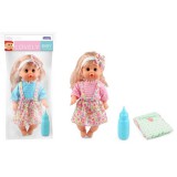 Magic Toys Pisilő baba virágos szoknyában kiegészítőkkel 30cm