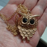 Maria King arany színű baglyos medál hosszú nyaklánccal