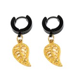 Maria King Arany színű falevél fülbevaló fekete akasztóval