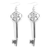 Maria King Díszes kulcs fülbevaló, választható arany vagy ezüst színű akasztóval