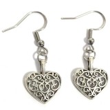 Maria King Díszes szív (2) fülbevaló, választható arany vagy ezüst színű akasztóval