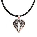 Maria King Ezüst színű Angyalszárny Szív medál feskete bőr nyaklánccal