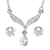 Maria King, ezüst színű izgalmas formájú nyaklánc és fülbevaló szett