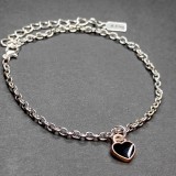 Maria King Ezüst színű karkötő fekete tűzzománc szív charmmal