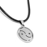 Maria King Ezüst színű nemesacél Jin-Jang medál fekete bőr nyaklánccal