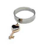 Maria King Fekete tűzzománc kulcs charmos állítható méretű gyűrű, ezüst színű, választható szélességben