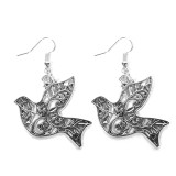 Maria King Galambos fülbevaló, választható arany vagy ezüst színű akasztóval