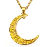 Maria King HOLD medál lánccal