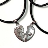 Maria King I love you feliratos páros szív medál bőr nyaklánccal