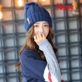 Maria King Kék kötött sapka bojttal, arany dísz-szálakkal