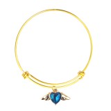 Maria King Kék kristály szív angyalszárnnyal arany színű nemesacél karperecen